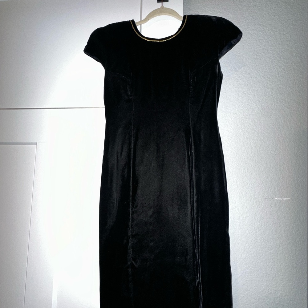 Back Elegant Women’s Dress W/ Shoulder Pads